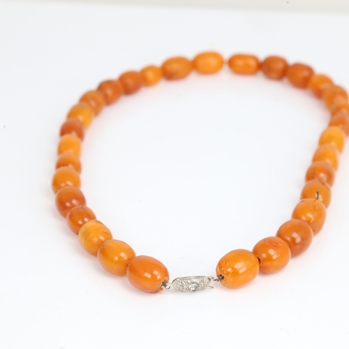 1212 - A Vintage single-row butterscotch amber bead necklace, bead length approx 14.8mm, necklace length 40... 