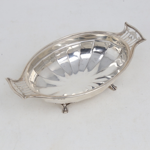 1217 - A George V silver bon bon dish, oval form with pierced handles, by Roberts & Belk Ltd, hallmarks She... 