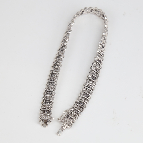 1223 - A modern sterling silver 