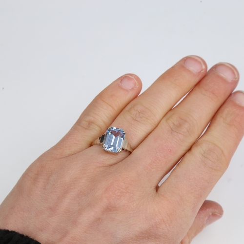 1248 - A Vintage 9ct gold aquamarine dress ring set with emerald-cut aqua and stepped unmarked 18ct white g... 