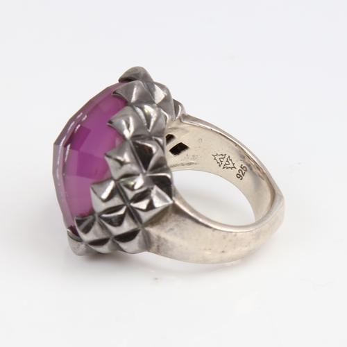 1259 - A large modern designer sterling silver and amethyst ring, large facet-cut amethyst with Gothic styl... 