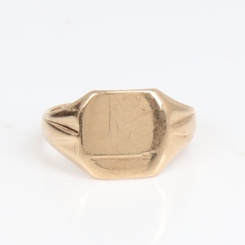 1296 - A late 20th century 9ct gold signet ring, maker's marks KBSP, hallmarks Birmingham 1983, setting hei... 