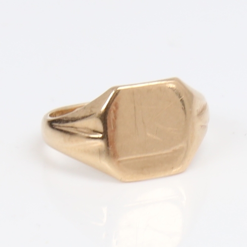 1296 - A late 20th century 9ct gold signet ring, maker's marks KBSP, hallmarks Birmingham 1983, setting hei... 