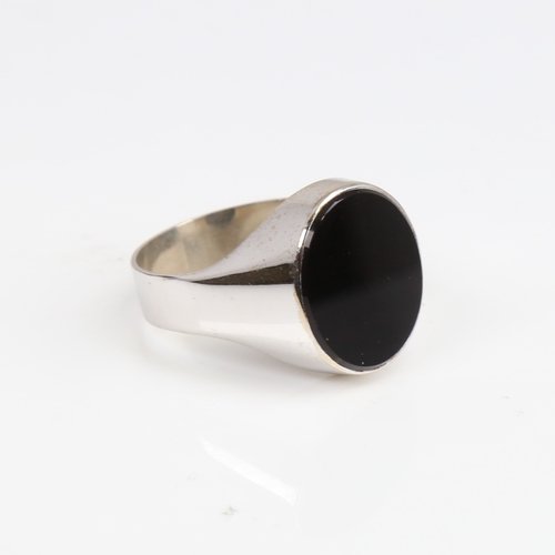 1420 - A large unmarked white gold onyx signet ring, setting height 17.5mm, size W, 5.9g