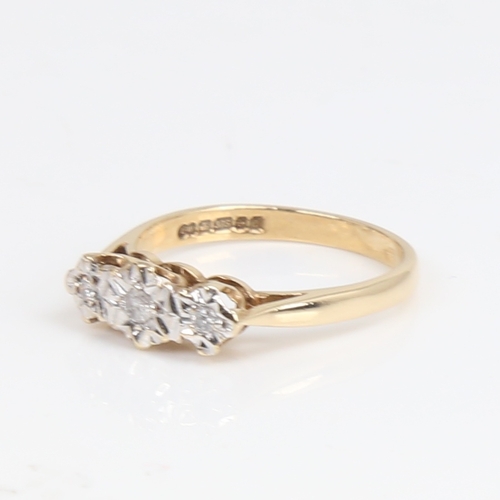 1431 - A late 20th century 9ct gold 3-stone diamond ring set with modern brown brilliant-cut diamonds in il... 