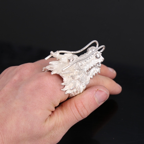 1478 - A large handmade sterling silver figural dragon ring, length 52.4mm, size V, 50.3g