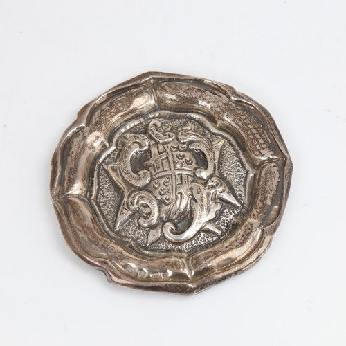 1506 - A small Maltese silver pin dish, with relief embossed coat of arms, diameter 9cm, 1.1oz