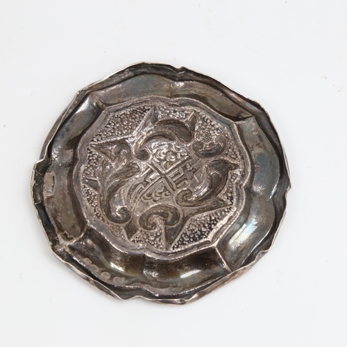 1506 - A small Maltese silver pin dish, with relief embossed coat of arms, diameter 9cm, 1.1oz