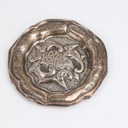 1506 - A small Maltese silver pin dish, with relief embossed coat of arms, diameter 9cm, 1.1oz