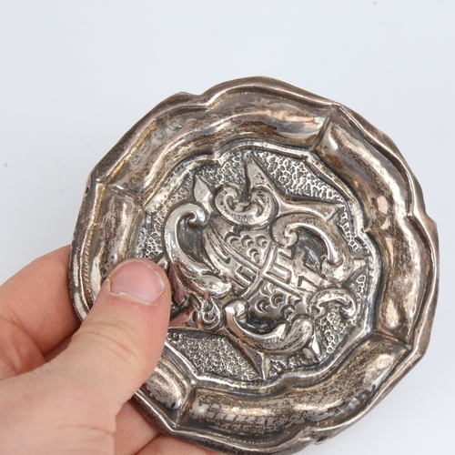 1506 - A small Maltese silver pin dish, with relief embossed coat of arms, diameter 9cm, 1.1oz