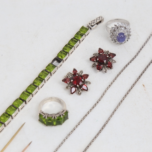 1509 - Various jewellery, including unmarked gold stone set stickpin, peridot bracelet and ring, star sapph... 