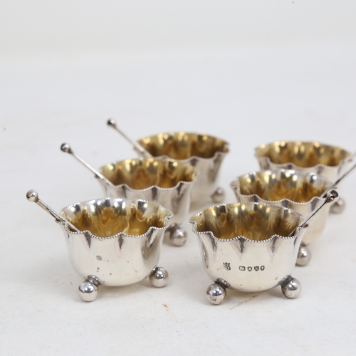 1522 - A Victorian set of 6 silver salt cellar cruets and spoons, by Horace Woodward & Co, hallmarks London... 