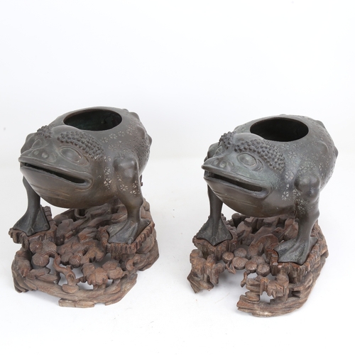 440 - A pair of Chinese polished bronze grotesque 3-legged toad incense burners/censers, possibly 19th cen... 