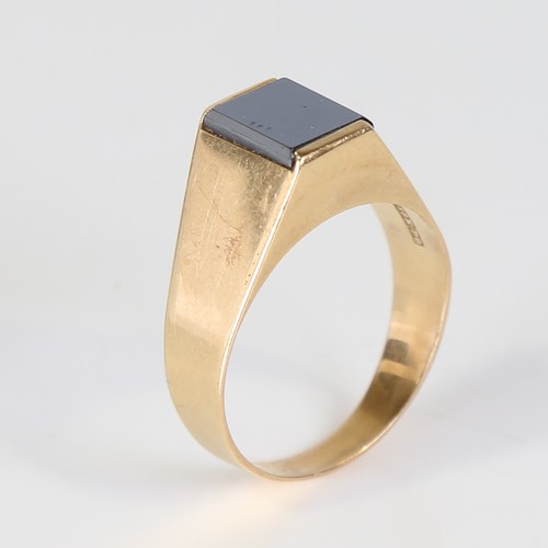 103 - A mid-20th century Swedish 18ct gold hematite signet ring, by Ceson of Goteborg, hallmark 1969, sett... 