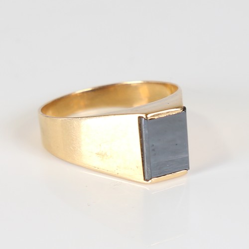 103 - A mid-20th century Swedish 18ct gold hematite signet ring, by Ceson of Goteborg, hallmark 1969, sett... 