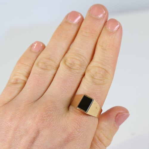 103 - A mid-20th century Swedish 18ct gold hematite signet ring, by Ceson of Goteborg, hallmark 1969, sett... 