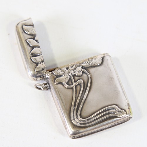 119 - A German Art Nouveau silver vesta case, rectangular form with stylised floral decoration, 5 x 4cm, 0... 