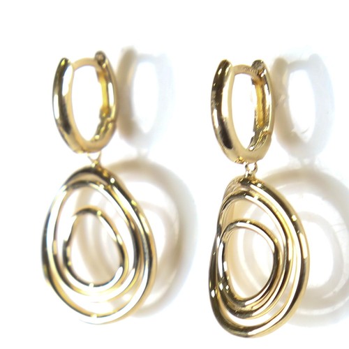 122 - A modern Italian pair of 9ct gold disc pendant earrings, earring height 31.8mm, 4.2g