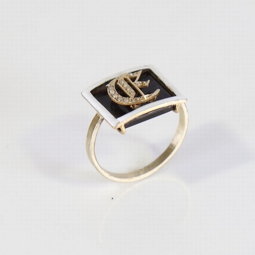 105 - A 19th century Initial E ring, unmarked yellow metal settings with onyx panel, white enamel border a... 