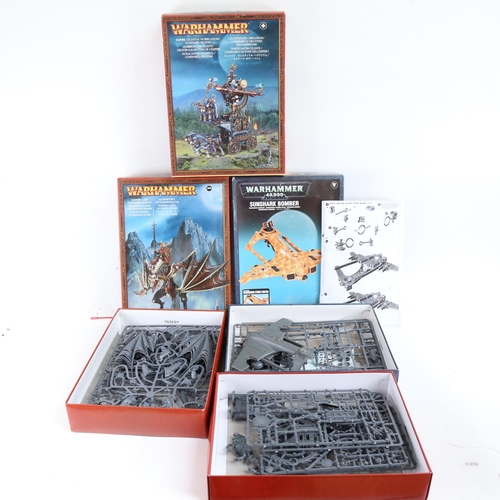 102 - WARHAMMER - 3 boxed plastic assembly toy kits, including Sunshark Bomber (3)