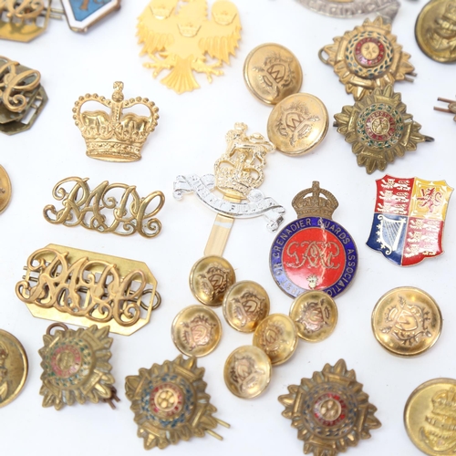 177 - Various military badges, buttons etc