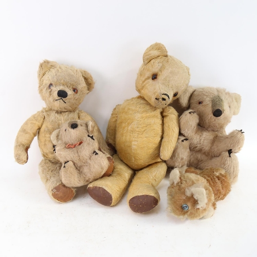 447 - A group of teddy bears, a musical soft toy cat with spinning tail etc (5)