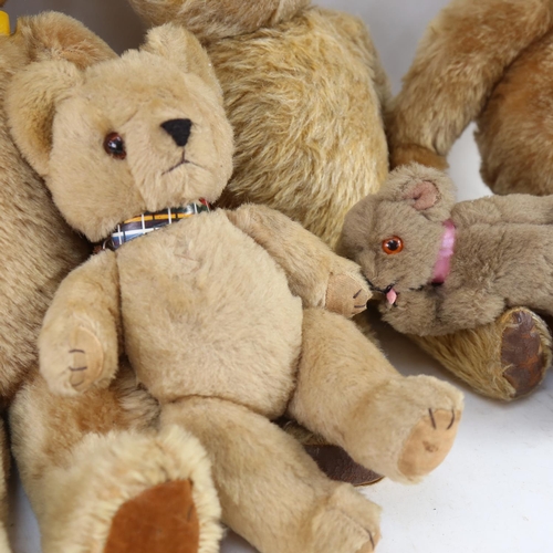 448 - A group of Vintage teddy bears (5)