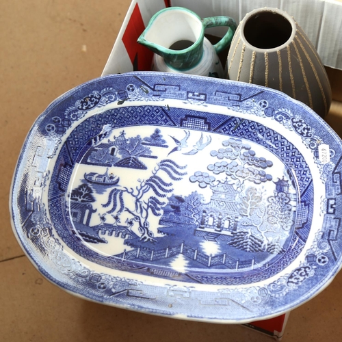 462 - Blue and white ceramics, retro ceramics etc (boxful)