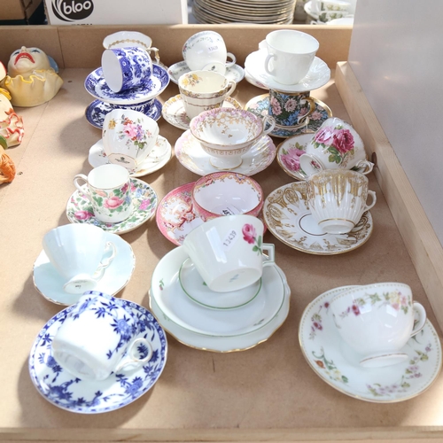 482 - A group of 19th and 20th century cabinet cups and saucers (18)