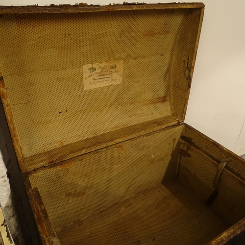 2050 - DO NOT OFFER AN AFTERSALE!
A Victorian dome-top trunk of small size, W60cm, and a black painted and ... 