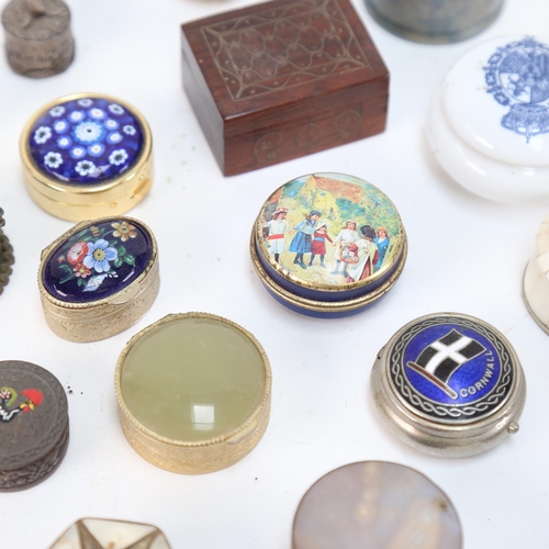 599 - A collection of pillboxes, some with stone set lids