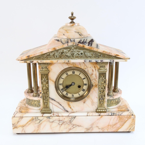 601 - A veined marble mantel clock of Classical design, with brass columns and 2-train movement, length 42... 