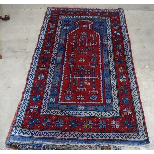 2094 - A red ground Persian design prayer rug, 152cm x 98cm