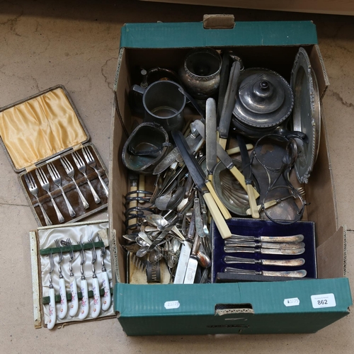 862 - A large tray of mixed plated ware, to include cutlery, bottle stand etc