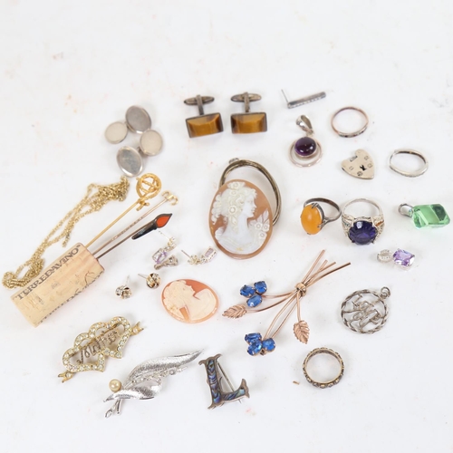 907 - A tray of various silver jewellery, including tigers eye cufflinks, amber ring, cameo etc