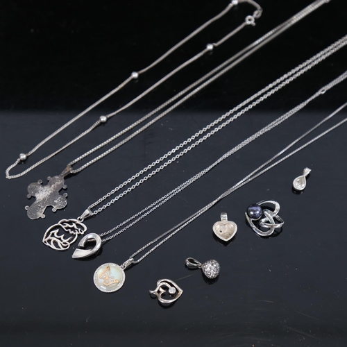 920 - 10 various silver pendants and pendant necklaces