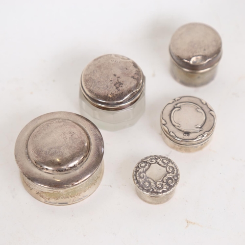 936 - 4 small silver pill pots, and a glass and silver-lidded pot, 2.1 weighable ounces (5)