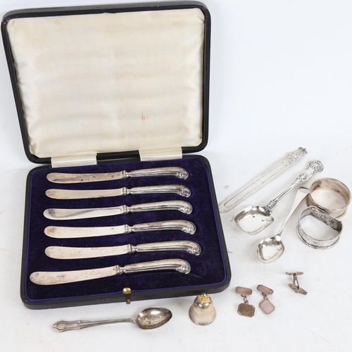 953 - A group of silver items, to include a cased set of 6 pistol grip silver-handled bread knives, silver... 