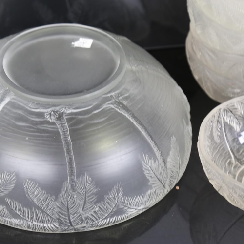 188 - BAROLAC - Czech moulded frosted glass dessert set, with relief palm tree designs, bowl diameter 22cm... 