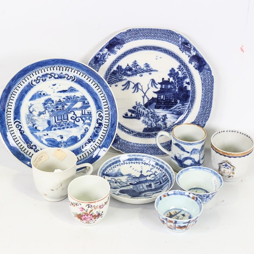 211 - A group of Chinese porcelain items (9)