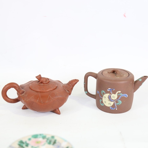 71 - 3 Chinese ceramic teapots, including a redware teapot with a frog knop (3)