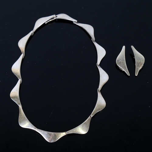 573 - AARRE & KROGH EFTL - a modernist Danish stylised sterling silver matching plain form necklace and pa... 