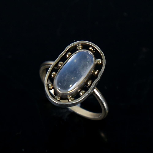 600 - An Antique cabochon blue moonstone panel ring, unmarked yellow metal settings, setting height 17.6mm... 