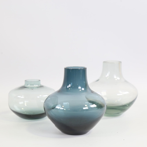 2068 - RONALD STENNETT WILLSON - 3 small blown glass vases for Leamington Glass, 1 with paper label, talles... 