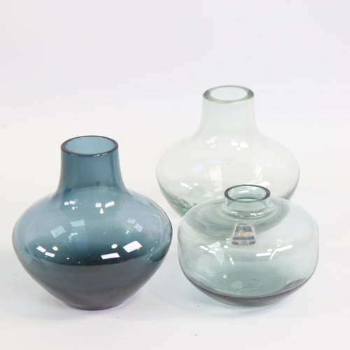 2068 - RONALD STENNETT WILLSON - 3 small blown glass vases for Leamington Glass, 1 with paper label, talles... 