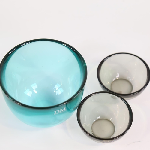 2069 - SVEN PALMQVIST - 2 1950s small Orrefors Fuga bowls, and a David Mellor similar small glass bowl with... 