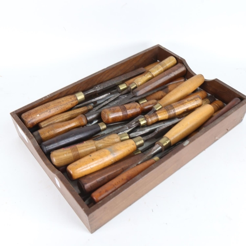 104 - A large quantity of various Antique carpenter's woodworking tools, including chisels (boxful)