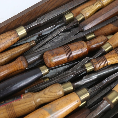 104 - A large quantity of various Antique carpenter's woodworking tools, including chisels (boxful)