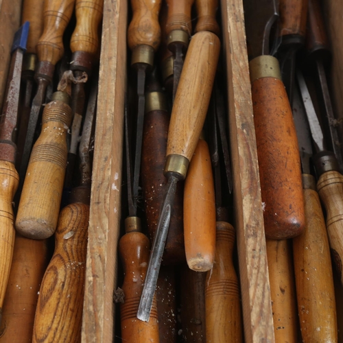 105 - A large quantity of various Antique carpenter's woodworking tools, including chisels (boxful)