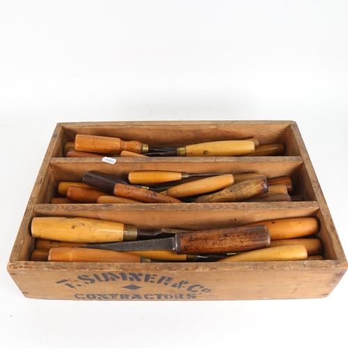 106 - A large quantity of various Antique carpenter's woodworking tools, including chisels (boxful)